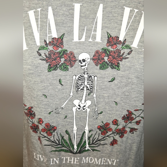 Used tee 💙 - Picture 3 of 6